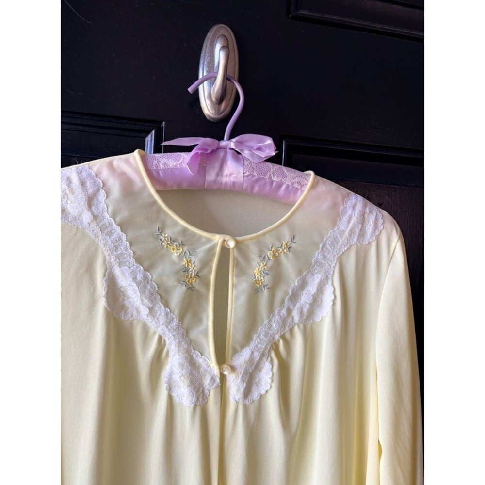 VTG Sears Pastel Yellow Nylon Mesh Lace Short Robe Size M - Picture 8 of 12